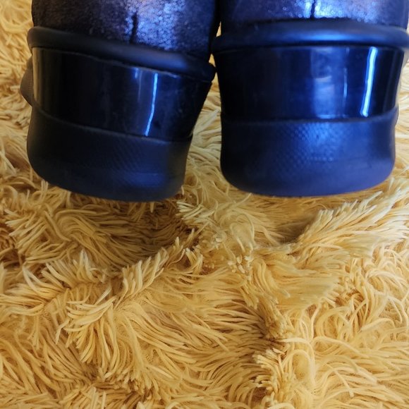 Bzees Gunmetal Sandals - Picture 5 of 6